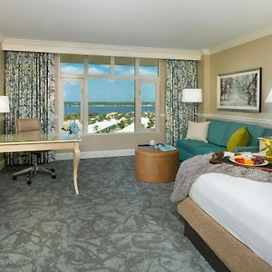 Shores King Guestroom